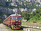 Train at Gara Lakatnik station